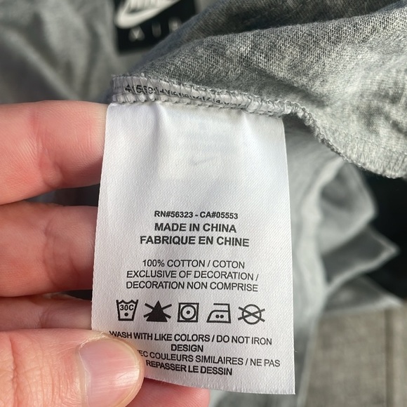 Nike Size Small Grey Long-Sleeve Shirt with Black Detail - Picture 5 of 6